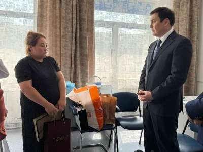 Төрт бөлмелі пәтер: автобус апатында аяғынан айырылған қыздың отбасына қандай көмек көрсетіледі