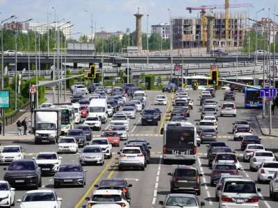 Астанада жүк көліктері үшін арнайы жолақтар мен қозғалыс уақытына шектеу қою ұсынылды