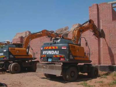 Елордада заңсыз салынған тұрғын үй кешені бұзылып жатыр