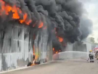 Алматыда қойма өртеніп жатыр (ВИДЕО)