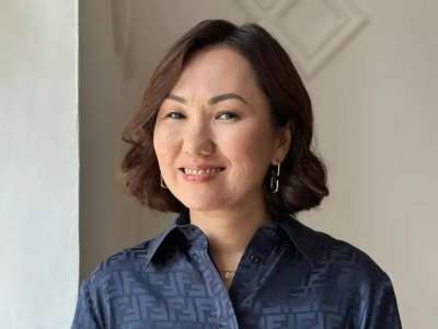 «Сен – мақтабассың!»: Белгілі коуч жұмыс істемейтін әйелдерге шүйлікті (ВИДЕО)