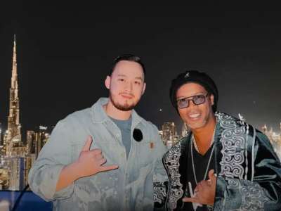 Қазақ жігіті атақты бразилиялық футболшыға шапан жапты (ВИДЕО)