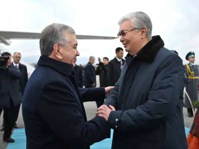Президент Шавкат Мирзиёевті әуежайдан қарсы алды