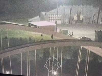 Елордада көпірден секірмек болған ер адам құтқарылды