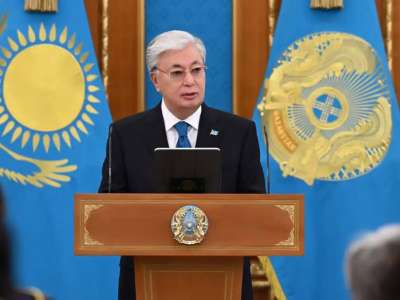 Мемлекет басшысы аруларды көктем мерекесімен құттықтады