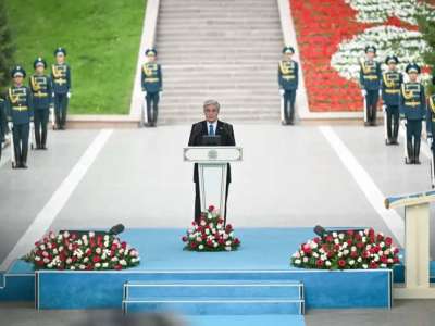 Президент Мемлекеттік ту көтеру рәсіміне қатысты