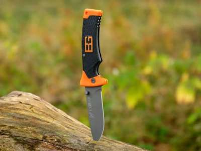 Ақтөбеде 70 жастағы аула сыпырушы ер адамды пышақтап кетті