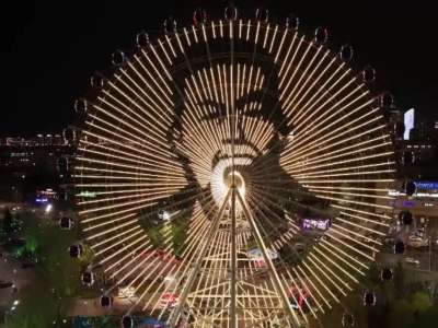 Астанадағы алып шолу дөңгелегінде Абайдың портреті көрініс тапты (ВИДЕО)