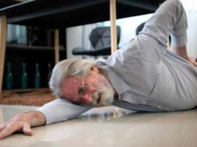 Теміртауда жасөспірімдер жалғызбасты қартты ұрып-соққан