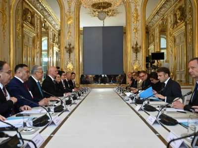 Мемлекет басшысы Франция Президентімен кеңейтілген құрамда келіссөз жүргізді