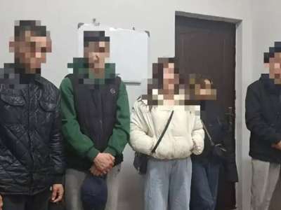 Бойжеткенмен танысқан жігіттер ақшасыз қалған: Алматыда қарақшылар тобы ұсталды