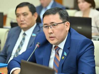 «Бір тиын да алған жоқ»: Анас Баққожаев агроғалымдардың мәселесін көтерді