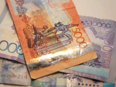 Зейнетақы жинақтарын қолма-қол ақшаға айналдыруға көмектескен астаналық жауапқа тартылды