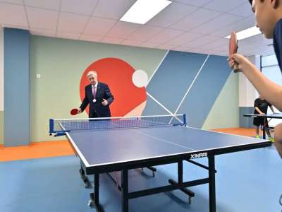 Қасым-Жомарт Тоқаев Шымкенттегі №2 Оқушылар сарайында теннис ойнады