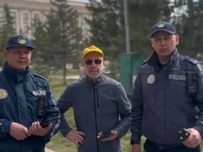 64 жастағы италиялық қызбен кездесу үшін Оралға келген