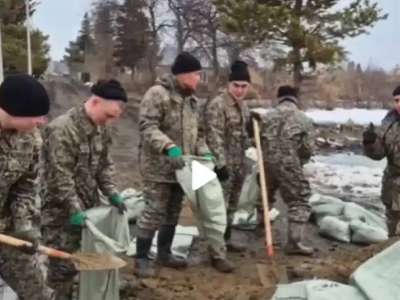 Ұландықтар су тасқынына қарсы іс-шараларға белсенді қатысып жатыр