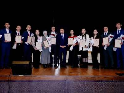 17 жас ғалымға пәтер сертификаттары табысталды