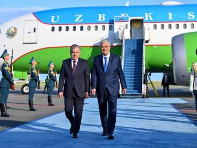Қасым-Жомарт Тоқаев Өзбекстан Президентін қарсы алды