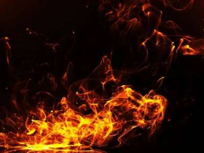 Атырау облысында полиция қызметкері өртеніп жатқан үйдегі 70 жастағы ер адамды құтқарды