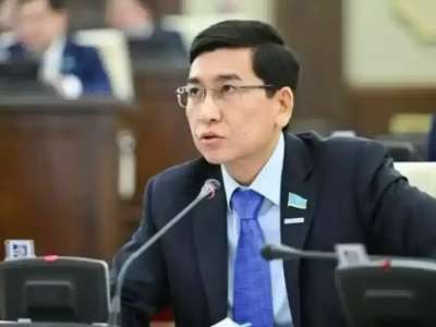 «Ағылшын тілі емтиханынан өте алмай жүр»: Аймағамбетов магистратураға түсу ережелерін өзгертуді ұсынды