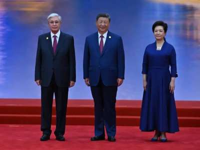 Мемлекет басшысын ҚХР Төрағасы Си Цзиньпин күтіп алды