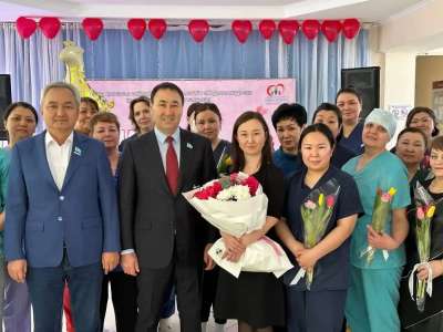 Мәслихат төрағасы әлеуметтік қызметкерлерді мерекемен құттықтады