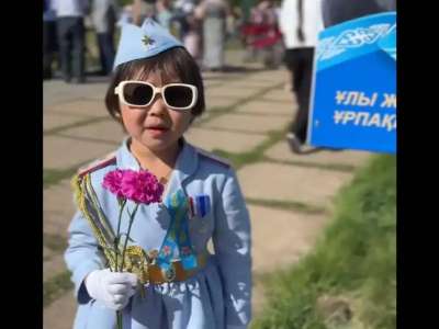 Әлия Молдағұловаға арналған өлең оқыған бес жастағы қыз көпшілікті тәнті етті