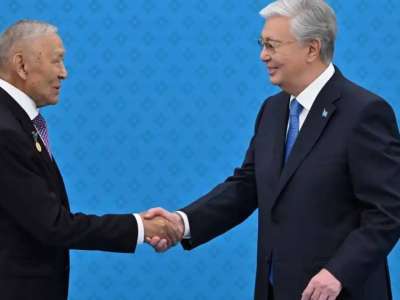 Қасым-Жомарт Тоқаев отандық медицинаны дамытуға елеулі үлес қосқан сала мамандарын марапаттады