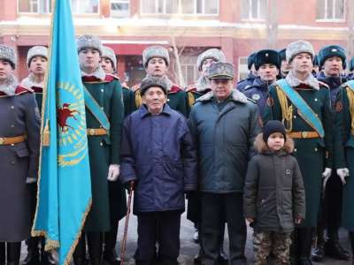 Әскери қызметшілер 101 жастағы соғыс ардагеріне құрмет көрсетті