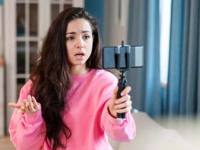 «Отырасың да қоясың»: Тиктокер келін қайын апасымен ұрысамын деп, желідегілерден сөз естіді