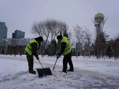 Астанада 2500-ден астам жол жұмысшы қар күреуге жұмылдырылды