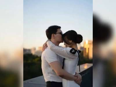 «Ойламаған жерден қосылдық»: Танымал тележүргізуші махаббат хикаясы қалай басталғанын айтты