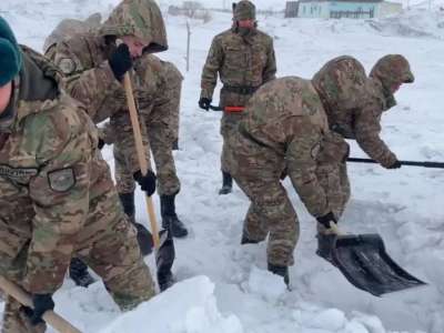 «Ұлы Жеңіске – 80 жыл»: Әскери қызметшілер ардагерлерге көмек көрсетті