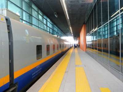 Билетсіз жолаушыны мінгізген пойыз бастығы мен жолсерік жұмыстан шығарылды