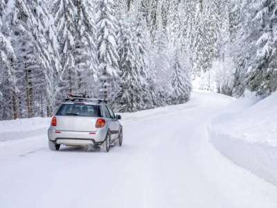 Егер сіз автокөлікпен қар құрсауында қалсаңыз не істеу керек