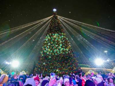 Астанада бір мезетте 30-дан астам жаңа жылдық шыршаның шамы жағылды