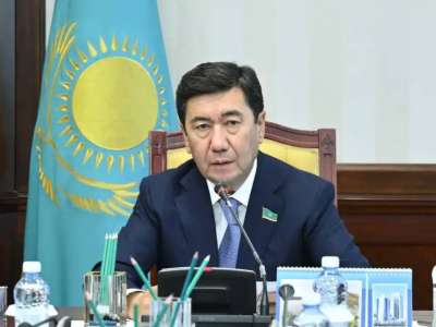 Мәжіліс төрағасы қазақстандықтарды Жаңа жыл мерекесімен құттықтады