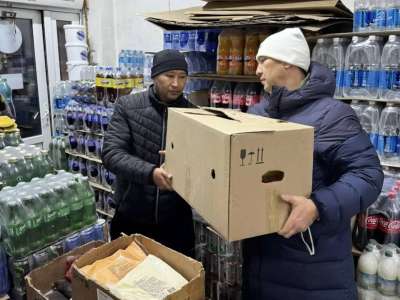 Мәслихат депутаттары зейнеткерлер мен аз қамтылған отбасыларға азық-түлік  таратты