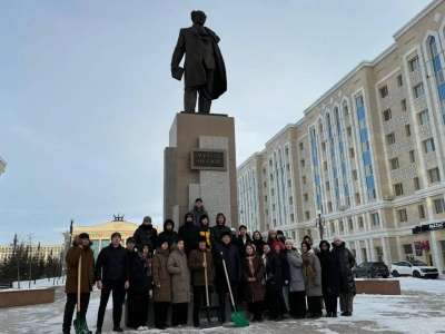 Астанада Қалибек Қуанышбаев театрының маңында сенбілік өтті