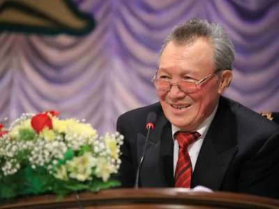 Жазушы Төлен Әбдік қазақстандықтарды Тәуелсіздік күнімен құттықтады