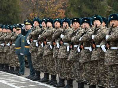 Қарулы күштердің жас сарбаздары әскери ант қабылдады