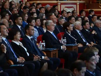 Мемлекет басшысы Республика күніне арналған мерекелік концертті тамашалады