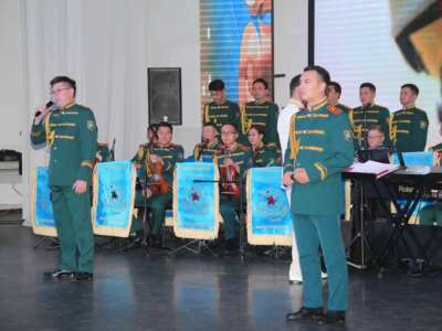 Ұландықтар әлеуметтік қызметкерлерді құттықтады