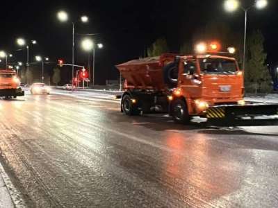 Елорданың коммуналдық қызметтері қаланы мұздан тазартып жатыр