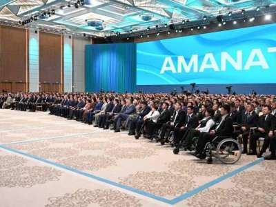 Балаларды гаджеттердің құрсауында қалдыруға болмайды - Тоқаев