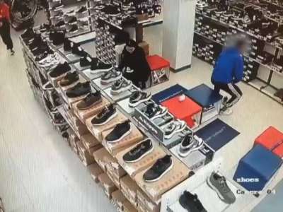 Елордалық полицейлер спорт дүкеніне ұрлыққа түскендерді ұстады