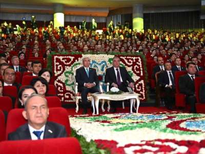 Қасым-Жомарт Тоқаев пен Эмомали Рахмон салтанатты концертті тамашалады