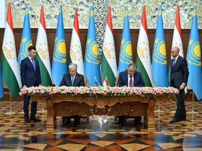 Қазақстан мен Тәжікстан президенттері 15 құжатқа қол қойды