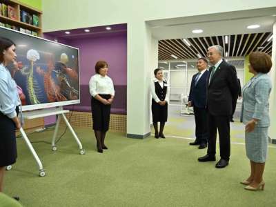 Тоқаев Қосшы қаласындағы мектеп-гимназиямен танысты