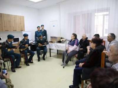 Елордада әскери колледж курсанттары қарттарды мерекемен құттықтады